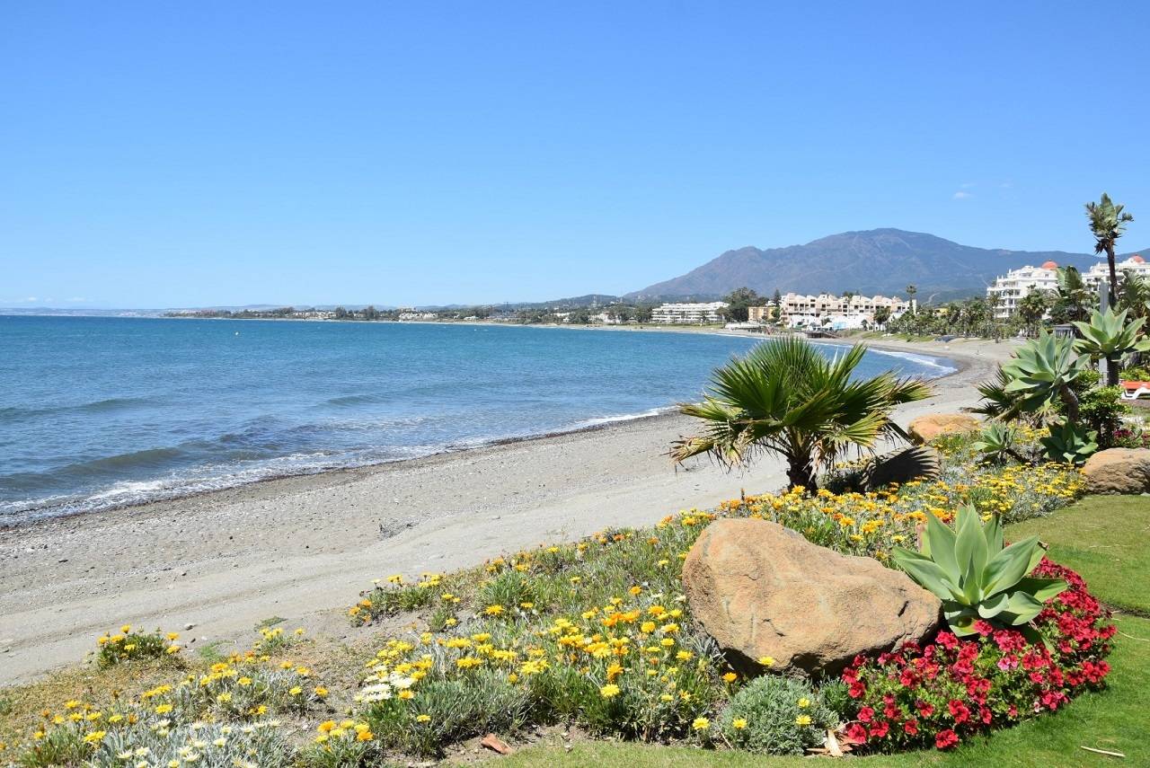 Las mejores playas de Estepona ¡Visita La Costa del Sol con nuestros coches de alquiler!